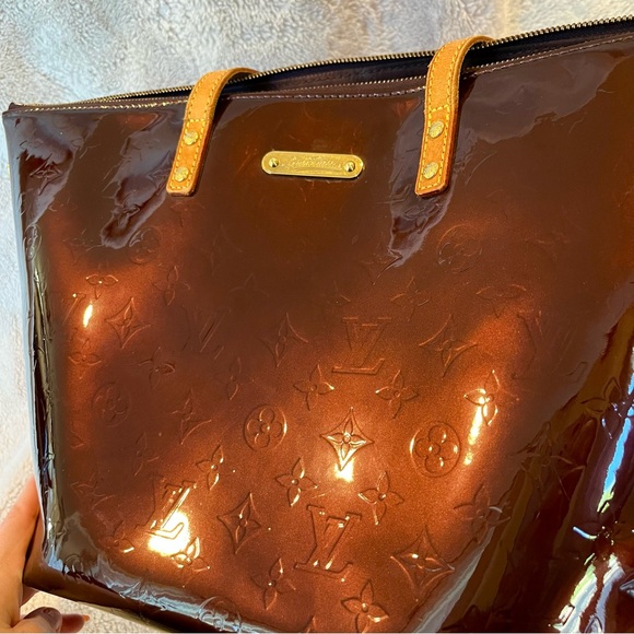 Louis Vuitton Amarante Vernis Monogram Bellevue GM Bag - Picture 12 of 17